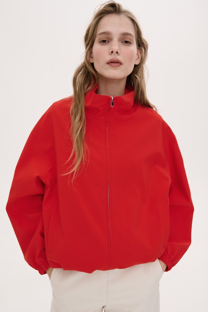 МІНІМАЛІСТИЧНА КУРТКА-БОМБЕР З ВИСОКИМ  КОМІРОМ-СТІЙКОЮ 1263 зображення 3